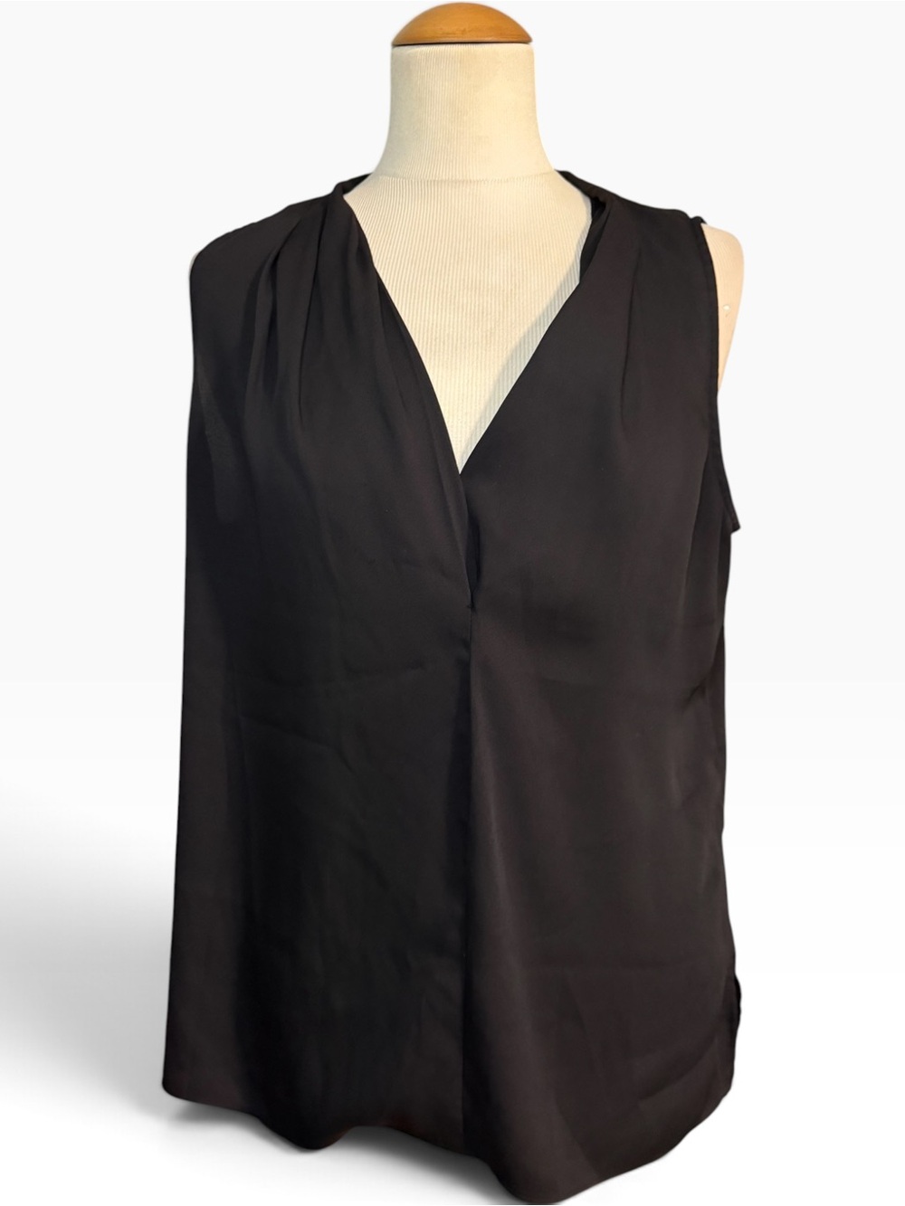 WHBM Single Pleat V Neck Sleeveless Shell Blouse Black Medium